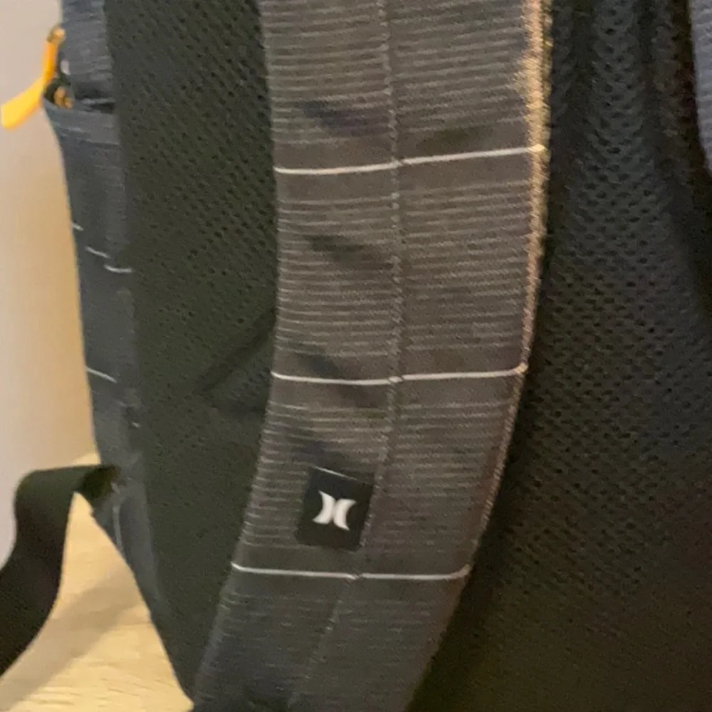 Hurley 22L15” Padded Adjustable Shoulder Straps Backpack Brand New with …